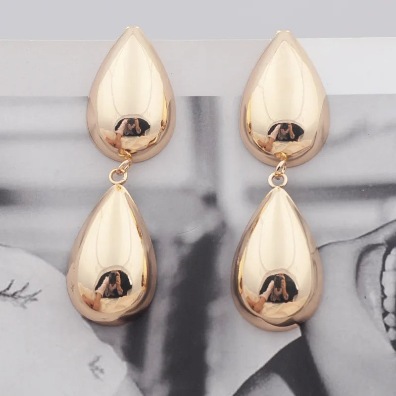 Minimalistiniai auksinės spalvos auskarai