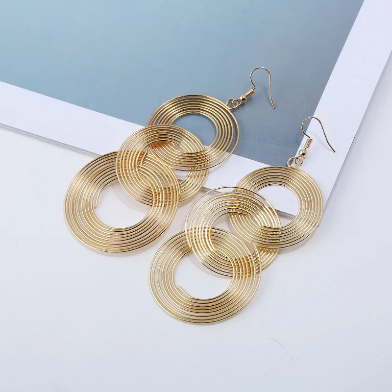 Minimalistiniai auksinės spalvos auskarai